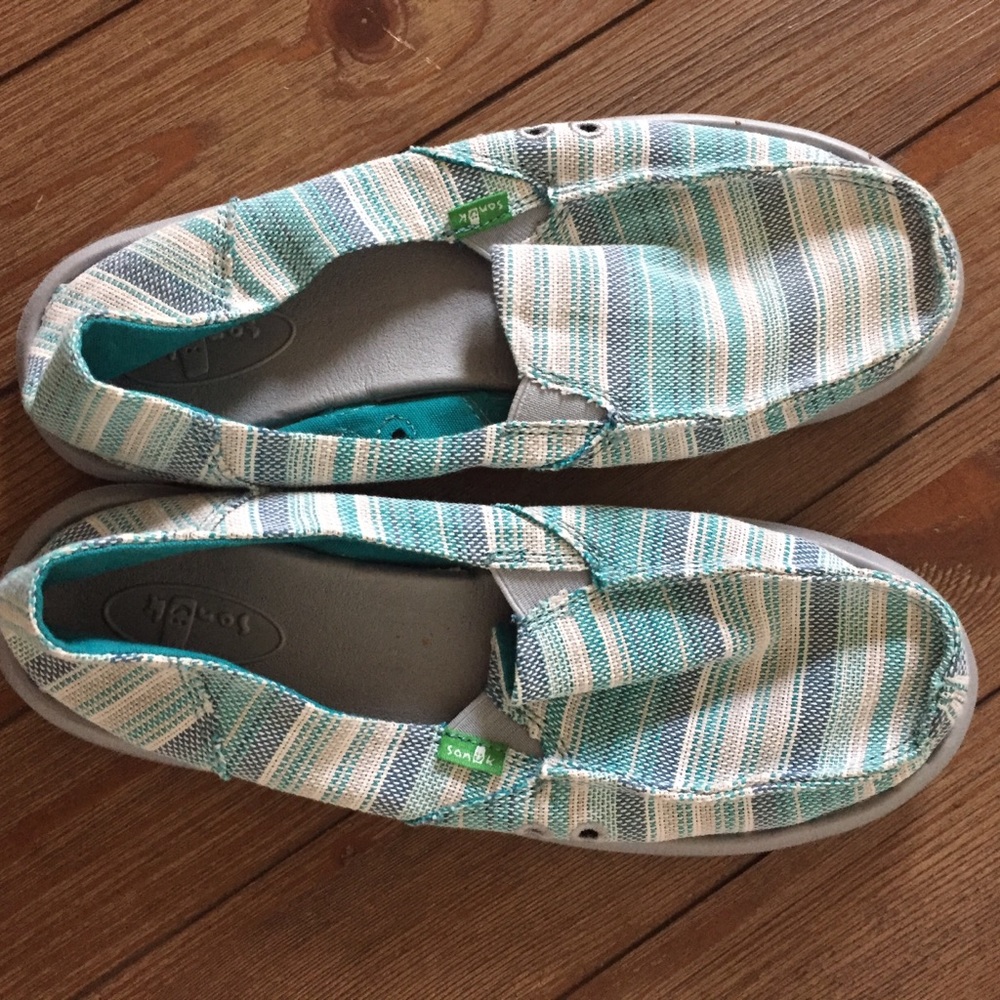 Blue and gray Sanuks Women’s Size 8
